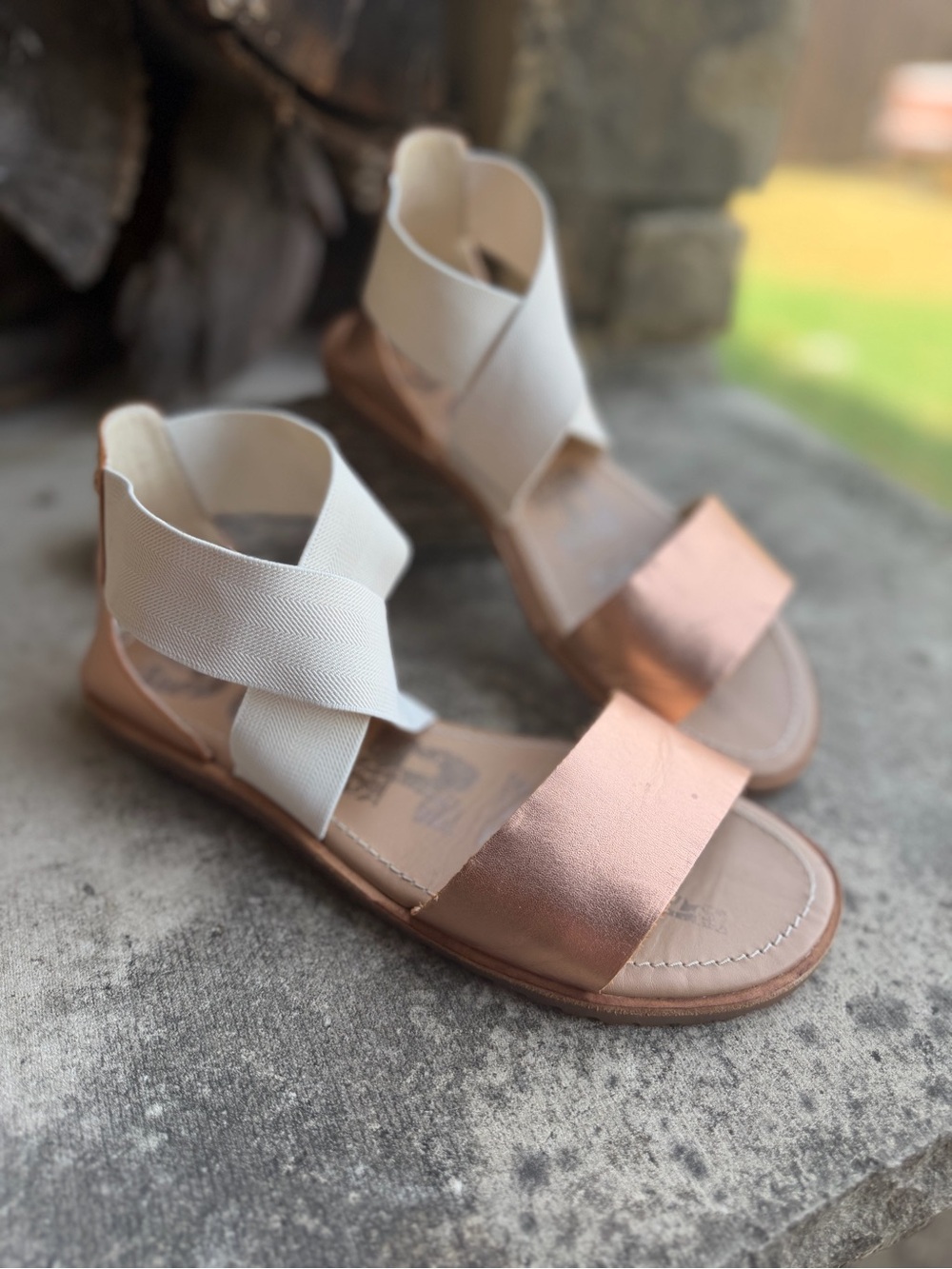 Sorel Rose Gold Metallic Leather Sandals with Elastic Cross Straps Sz-7.5.  R